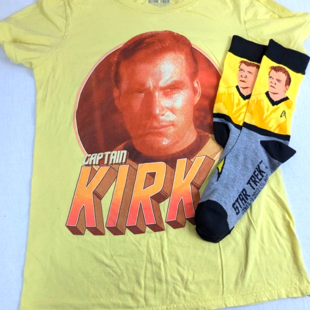 Star Trek 2018  Captain Kirk Yellow Tee with Matching Socks Small